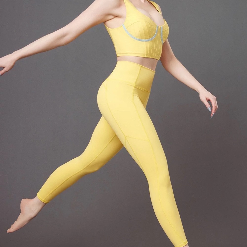 Fabletics x Madelaine set